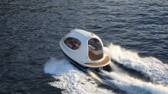 Smallest weirdest stuff - Yacht - Jet Capsule