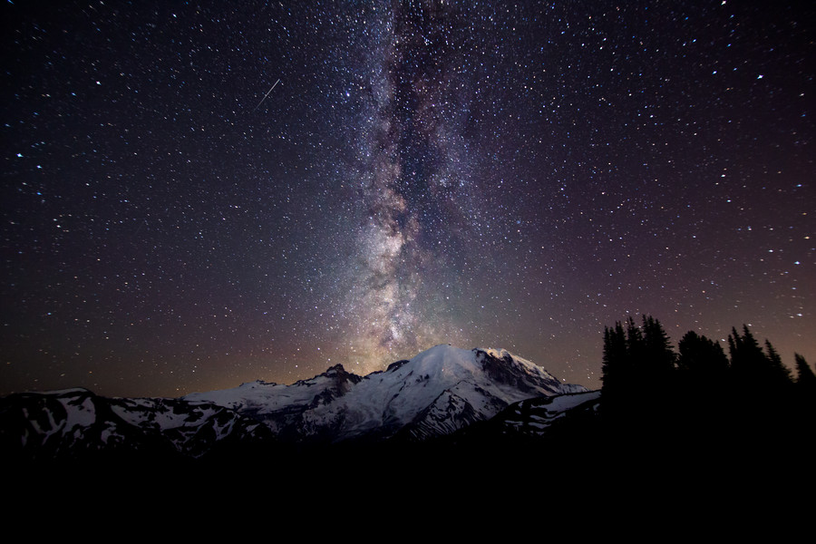 The-Milky-Way-over-Mt.-Rainier-900-x-600-photo-by-Ryan-Sullivan