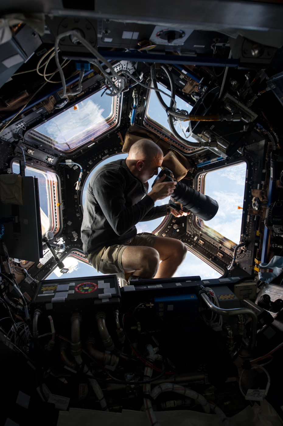 The-best-seat-in-the-house-NASA-astronaut-Chris-Cassidy-snaps-pictures-of-earth-with-a-400mm-lens-930x1397