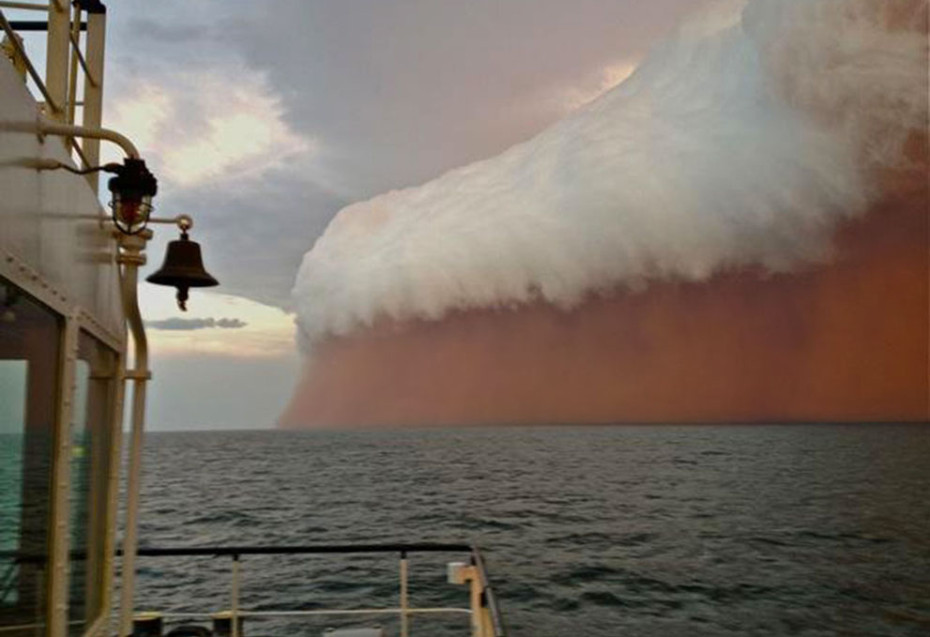 dust storm across indian ocean