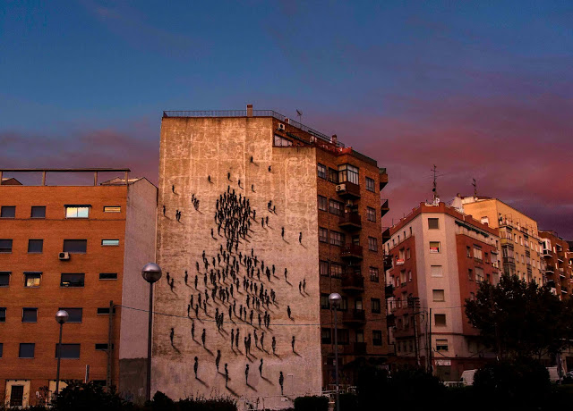 people building street art