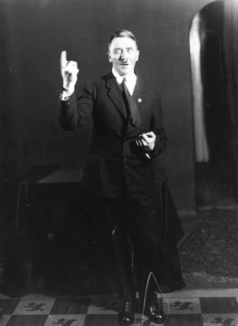 Adolf+Hitler+Posing+to+a+Recording+of+His+Own+Speeches+1925+13