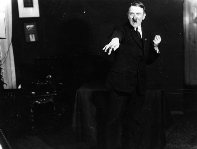 Adolf+Hitler+Posing+to+a+Recording+of+His+Own+Speeches+1925+6