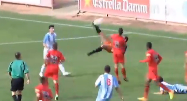 Baralome Barcelo Bicycle Kick