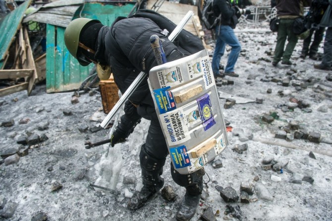 Ukraine Handmade Weapons - Barricades - Shovel Shield