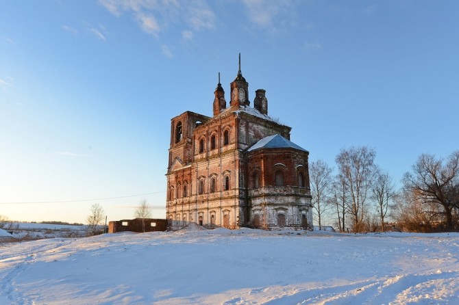 Amazing Pictures From Russia - Suzdal region abandoned churches 5