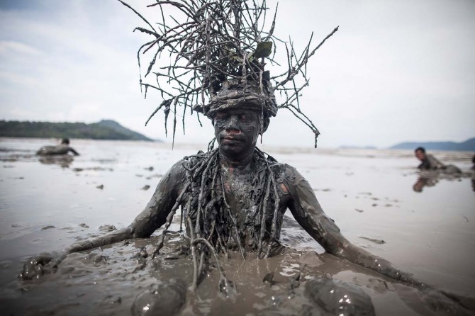 TOPSHOTS-BRAZIL-CARNIVAL-PARATI-MUD