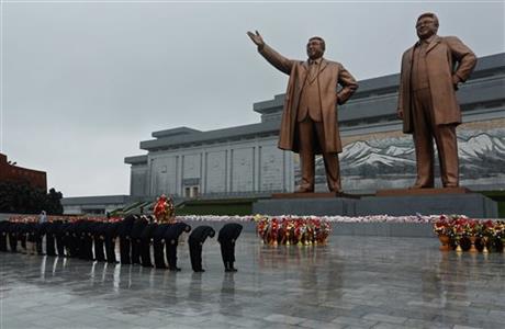 North Korea Inside - Bowing