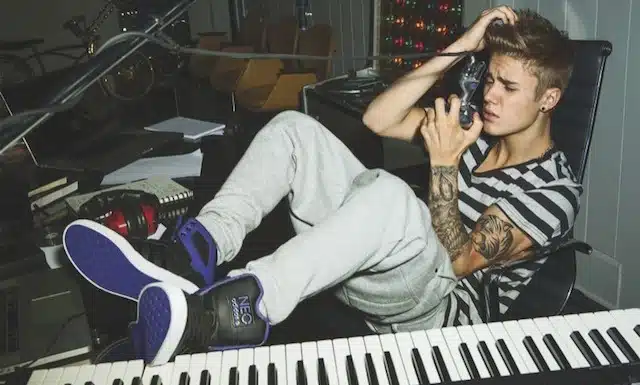 PHOTO: Justin Bieber Sucking A Stripper’s Nipple