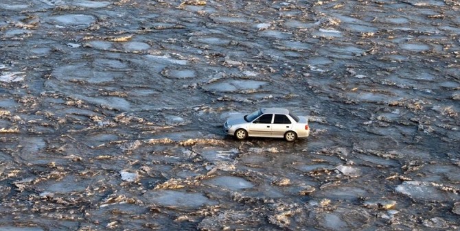 China Bomb Yellow River car 2