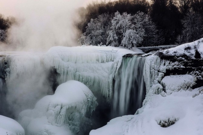 Niagara Falls Frozen - day