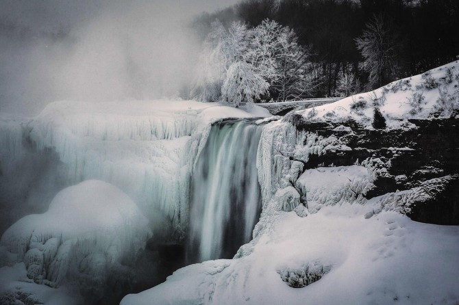 Niagara Falls Frozen - nippy