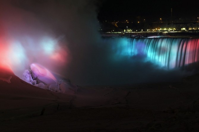 Niagara Falls Frozen - steam