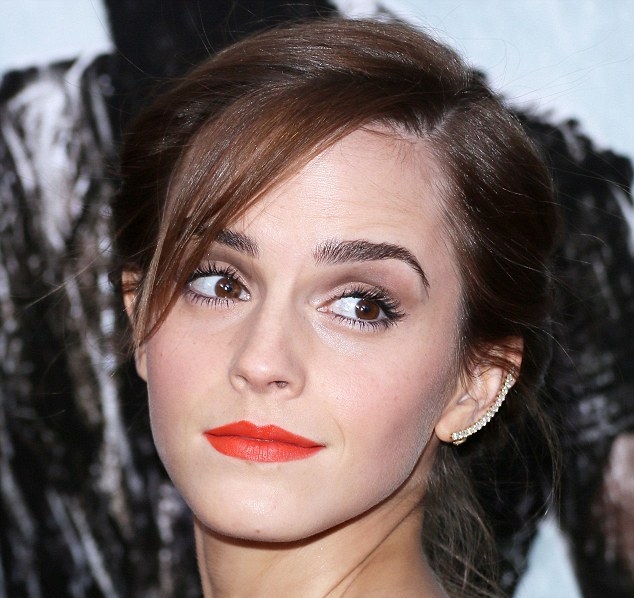 Non-news - Emma Watson Earing