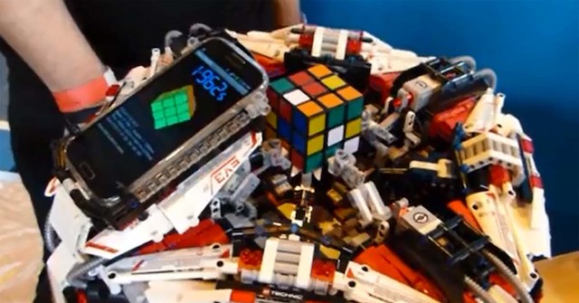 Rubik's Cube World Record LEGO Robot
