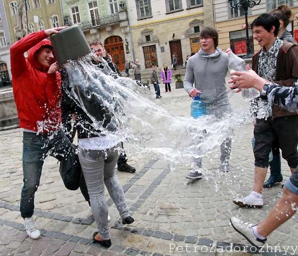 Awesome Photos From Russia - Western Ukraine Easter Monday Soaking 3