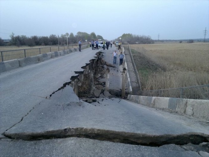 Awesome Photos From Russia - broken bridge 2