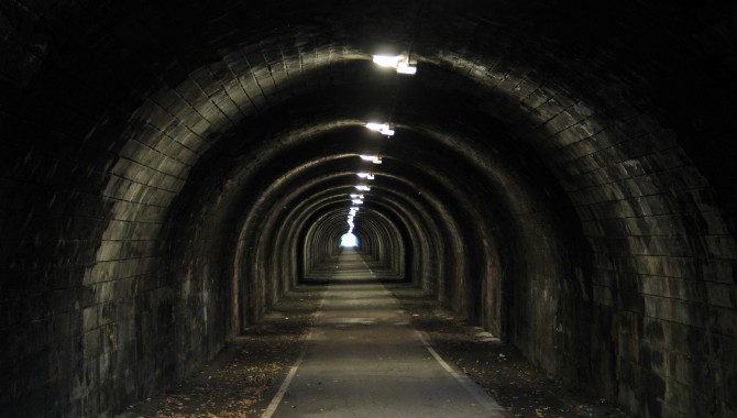 Darwin Awards - Stupid Ways To Die - low tunnel