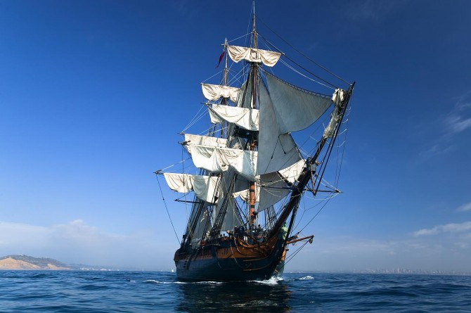 HMS Surprise Sailing Ship Mast & Rigging