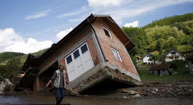 Serbia Bosnia Floods - house tip