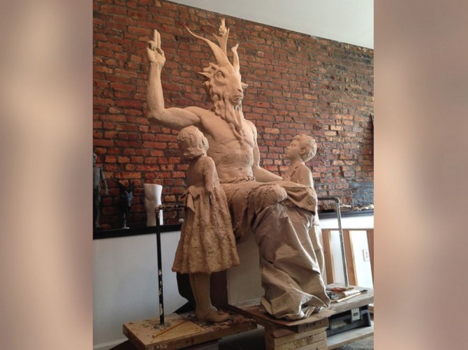 ht_satan_statue_2_kab_140502_4x3_992