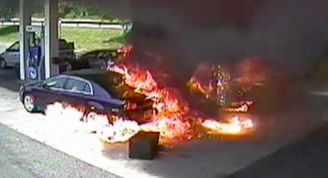 Cop Rescues Old Man Petrol Station Blaze