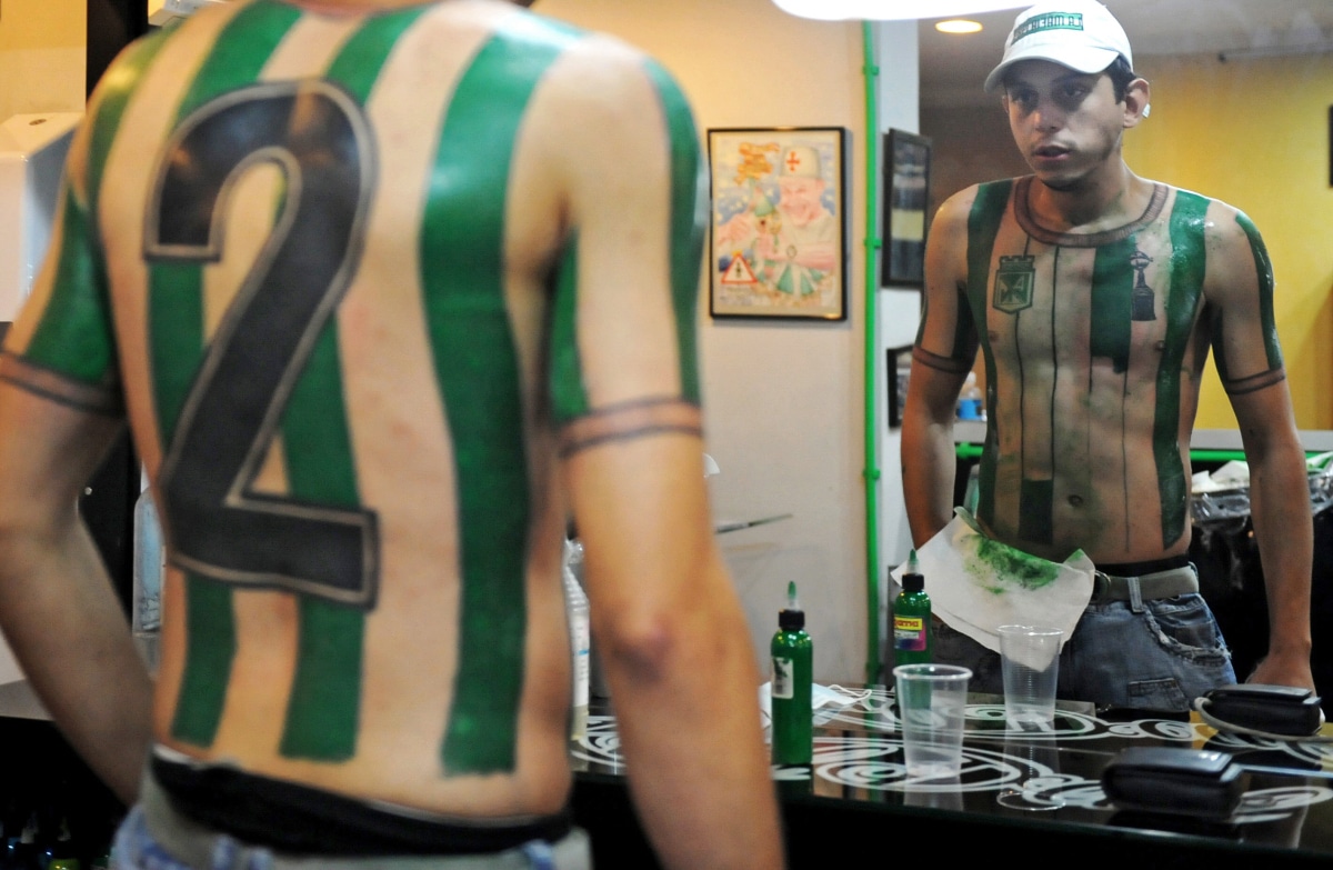 Colombian football fan Felipe Alvarez lo