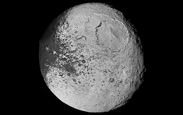 Iapetus moon