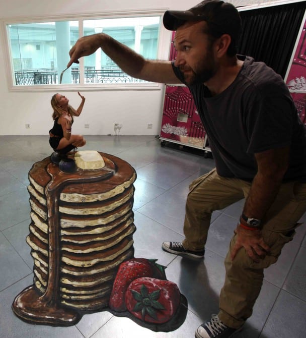 Anamorphic Art - 3D Joe and Max pancackes