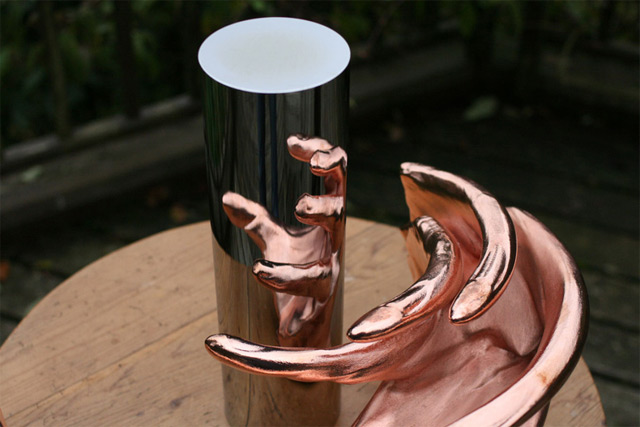 Anamorphic Art - Jonty Hurwitz hand