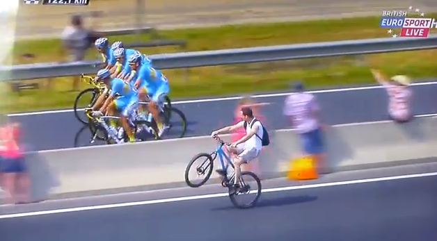 Guy Trolls Tour De France With Wheelie