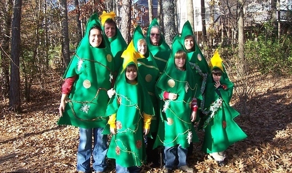 Awkward Christmas Family Photographs 11