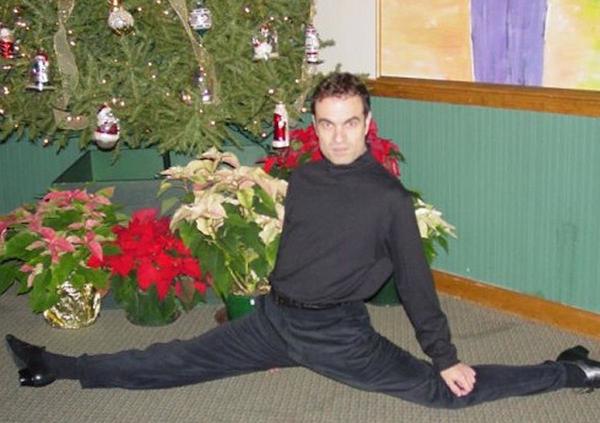 Awkward Christmas Family Photographs 19