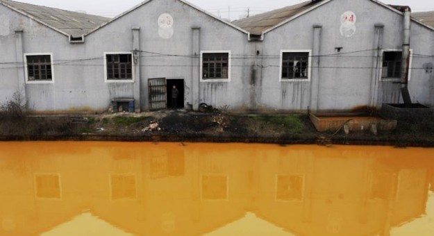 China Pollution Images - polluted water 2