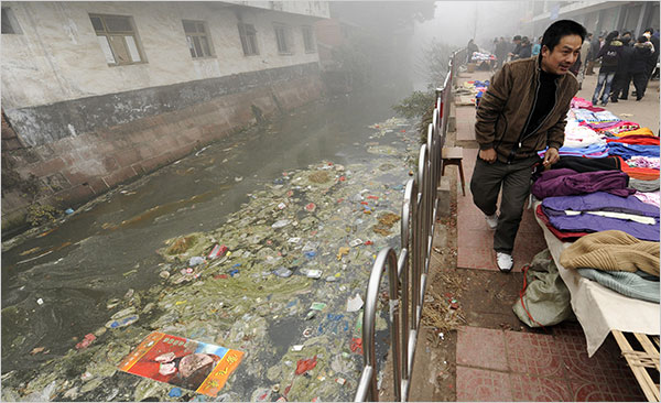 China Pollution Images - polluted water 3