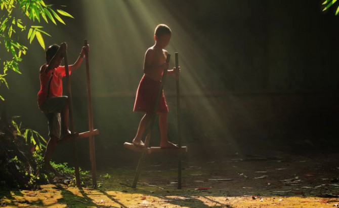 Herman Damar Indonesia - stilts