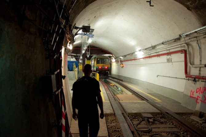 Place Hacking - Urban Explorer - MÃ©tro workshop, Paris, France