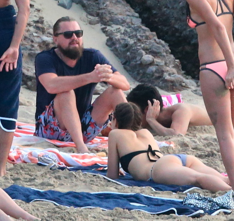 PREMIUM EXCLUSIVE Leonardo DiCaprio partying on the beach for New Year