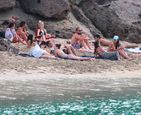 PREMIUM EXCLUSIVE Leonardo DiCaprio partying on the beach for New Year