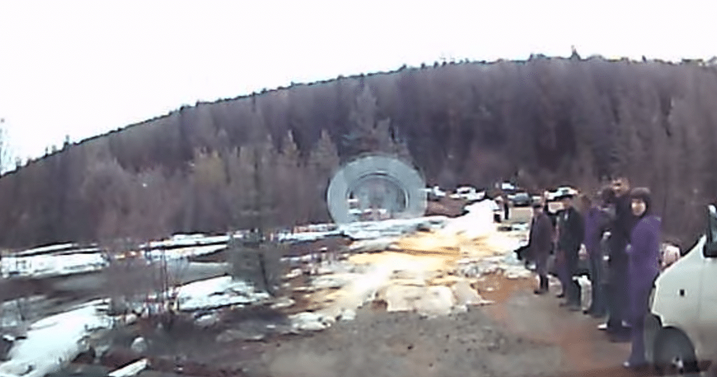 Watch: Insane Frozen River Crossing In 4X4