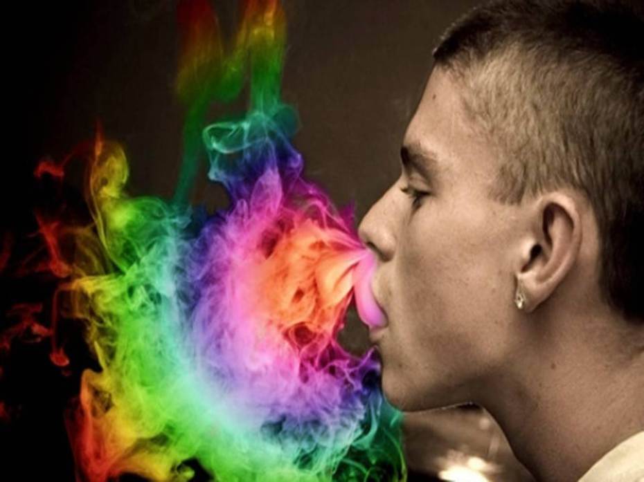 This Guy Claims He ‘Temporarily Turns Gay’ Whenever He Gets Stoned