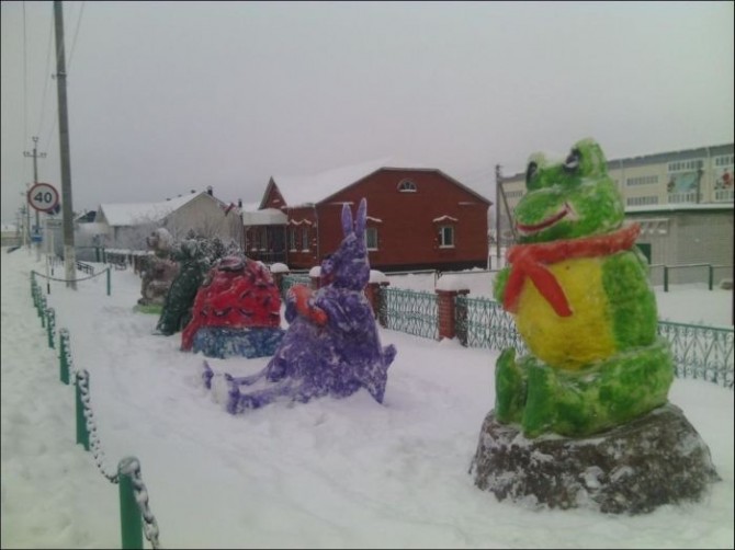 Snow Sculptures - Children Of Tatarstan - Frog