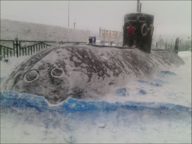 Snow Sculptures - Children Of Tatarstan - Submarine