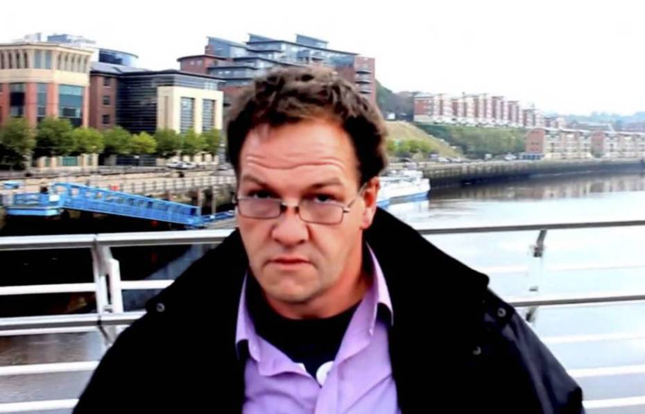 Watch This Paedophile As He Gets Trapped By A Vigilante Group In Newcastle