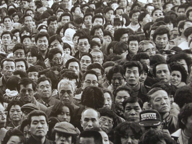 Hiromi Tsuchida - Counting Grains Of Sand - Crowd