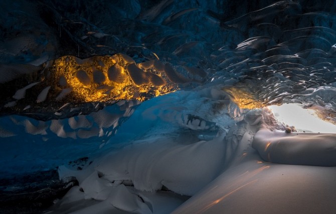 Inside Vatnajokull glacier - Glow