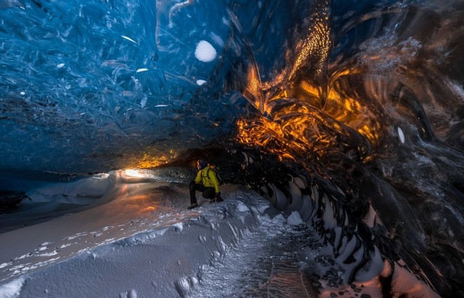 Inside Vatnajokull glacier - Visitor