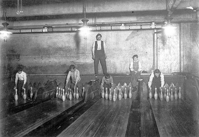 Jobs That No Longer Exist - Bowling Alley Pinsetter