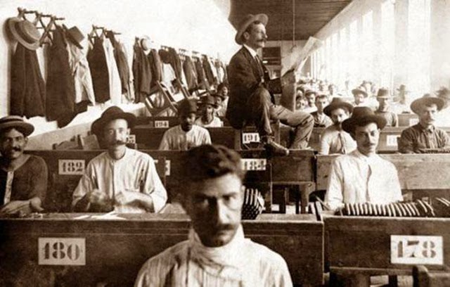 Jobs That No Longer Exist - Lector Who Entertained Factory Workers