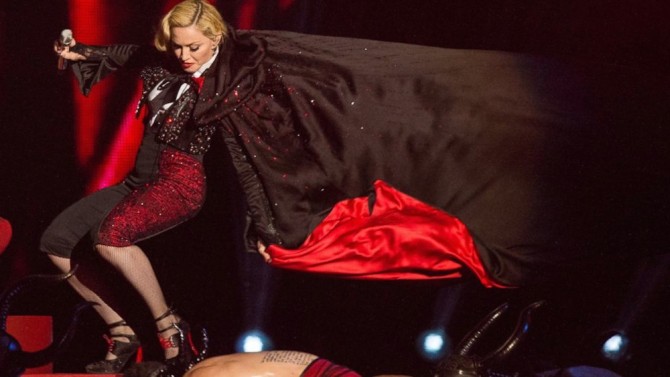 Madonna Falls Over On Stage